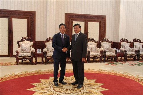 Der laotische Premierminister ermutigt Unternehmen Vietnams zur Investition in Laos - ảnh 1